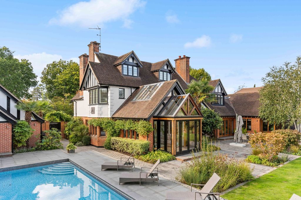 Additional image 66 of 6 bed detached house for saleRoundwood Avenue, Hutton Mount, Brentwood CM13