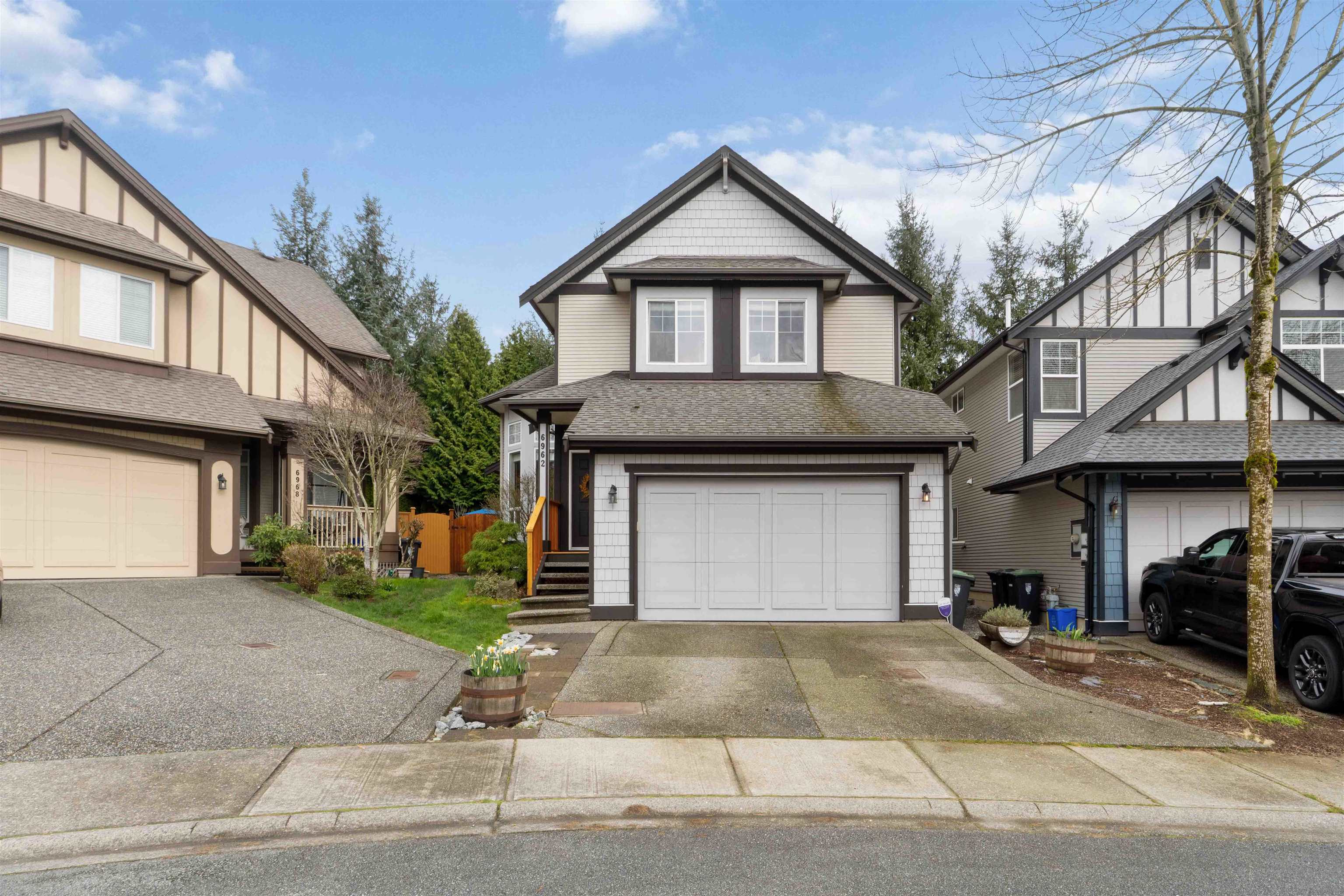 6962 198b Street, Langley, BC, V2Y 3B4