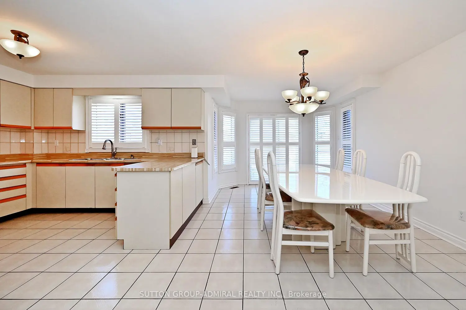 Additional image 18 of 45 Royal Garden Boulevard