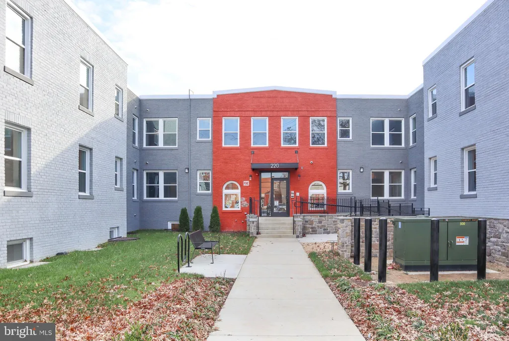 220 Hamilton Street NW Unit 218, Washington, DC 20011 photo 2
