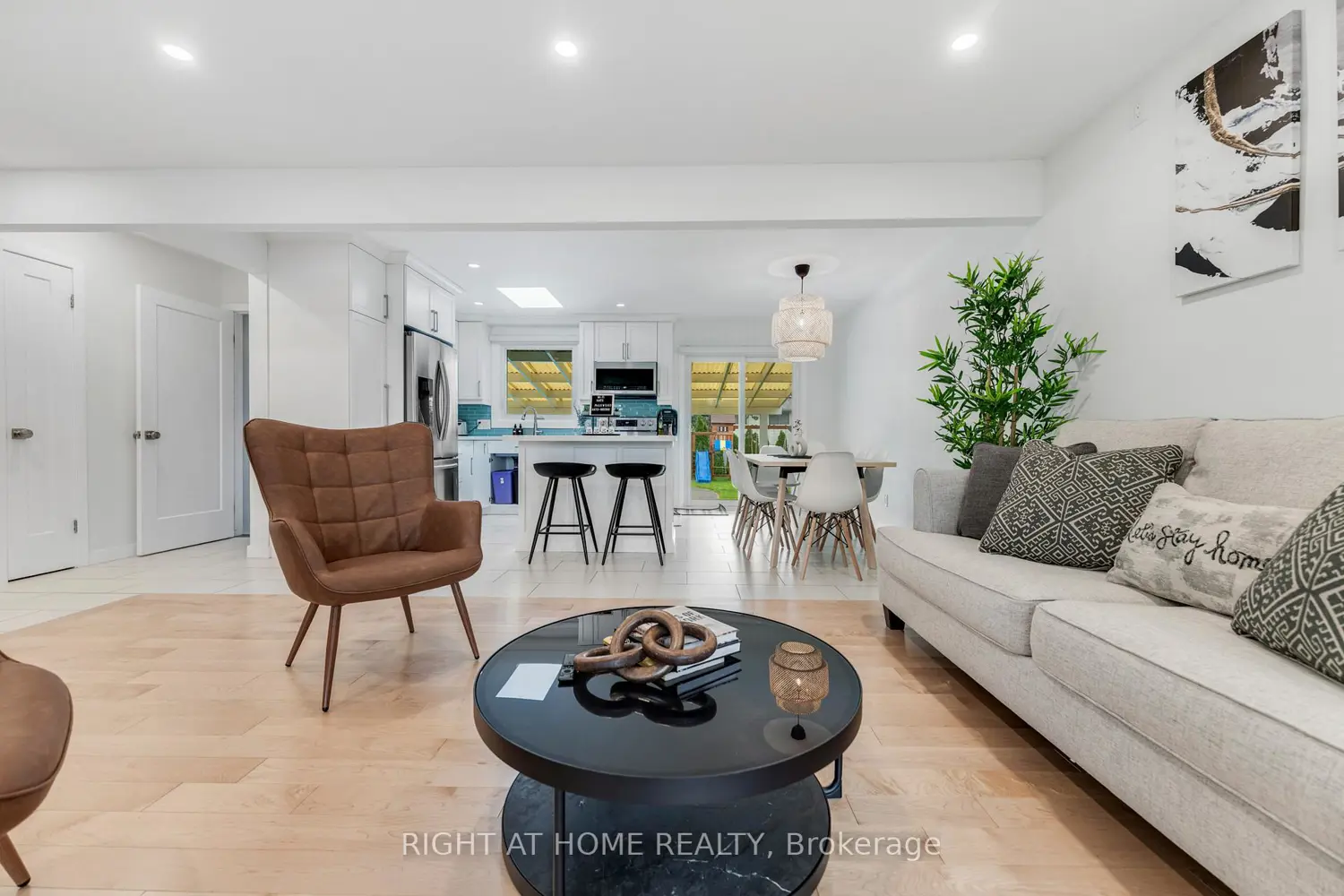 Additional image 5 of 11 Nickel Street