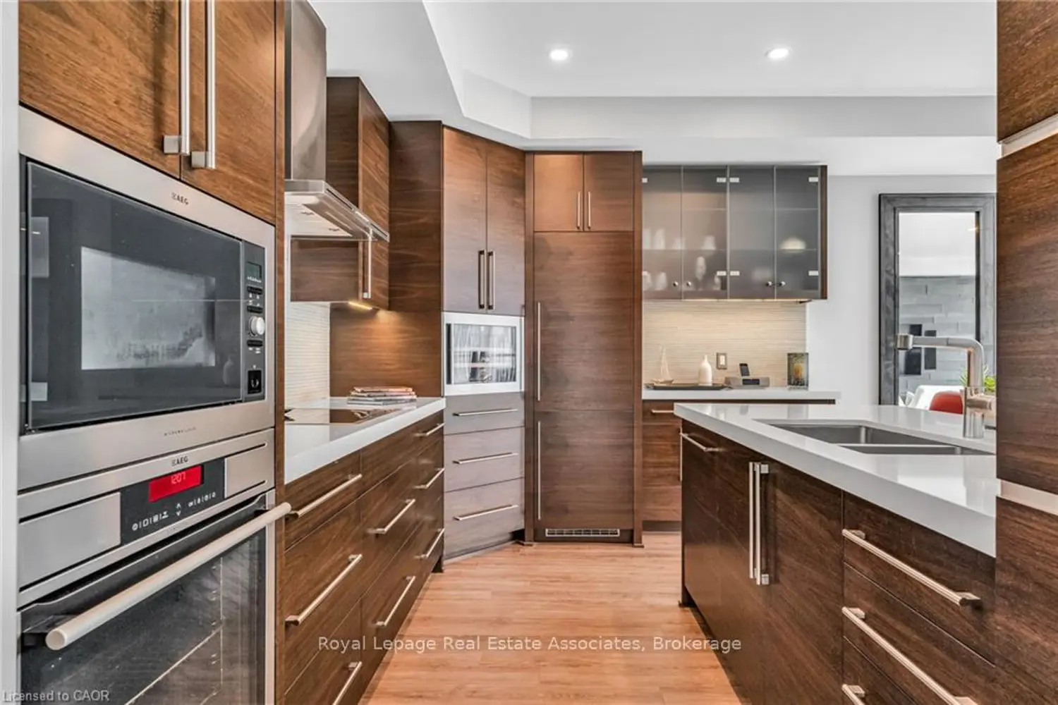 Additional image 10 of 1 Hurontario Street 609