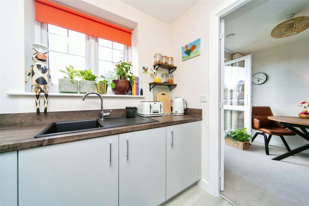Additional image 10 of 2 bed flat for saleHooton Road, Willaston, Neston, Cheshire CH64