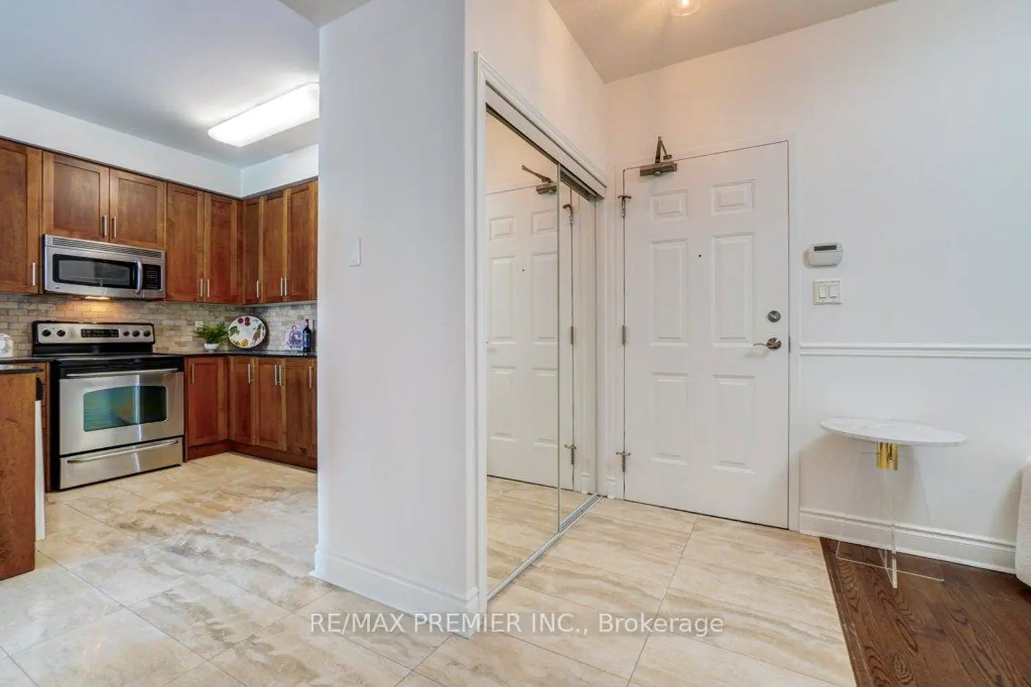 Additional image 4 of 160 Woodbridge Avenue 401