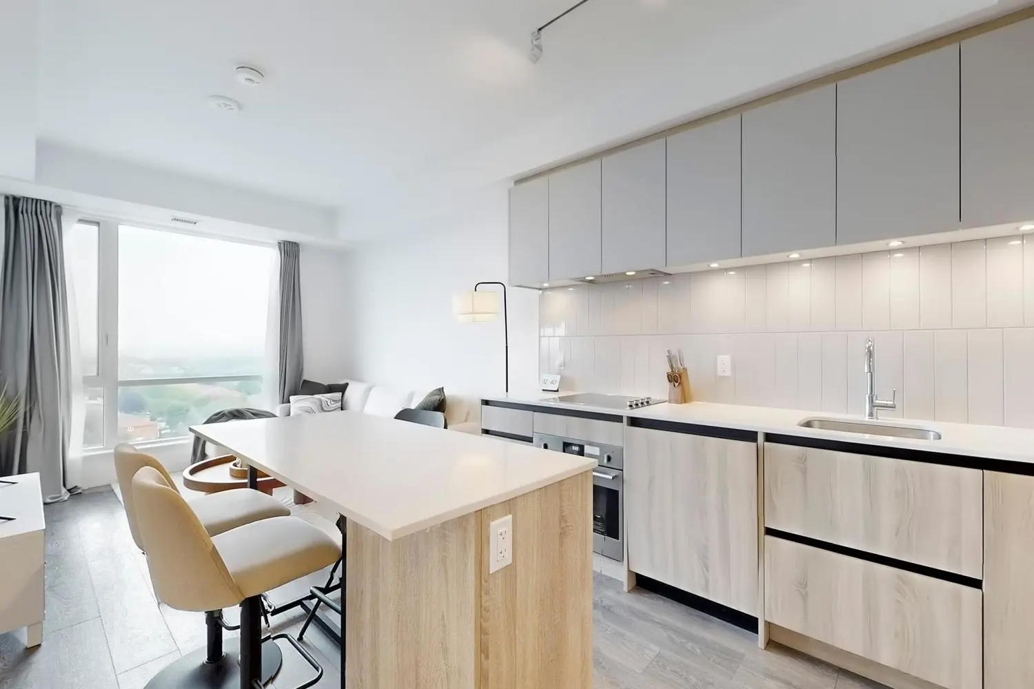 7950 Bathurst Street 1106