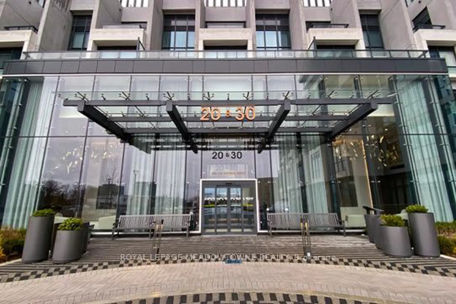 20 Inn On The Park Drive 1439