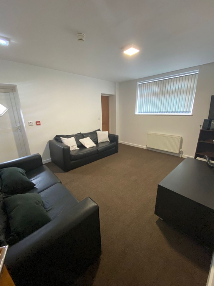 6 Bed End Terrace, Acomb Street, M14, N1 7GU