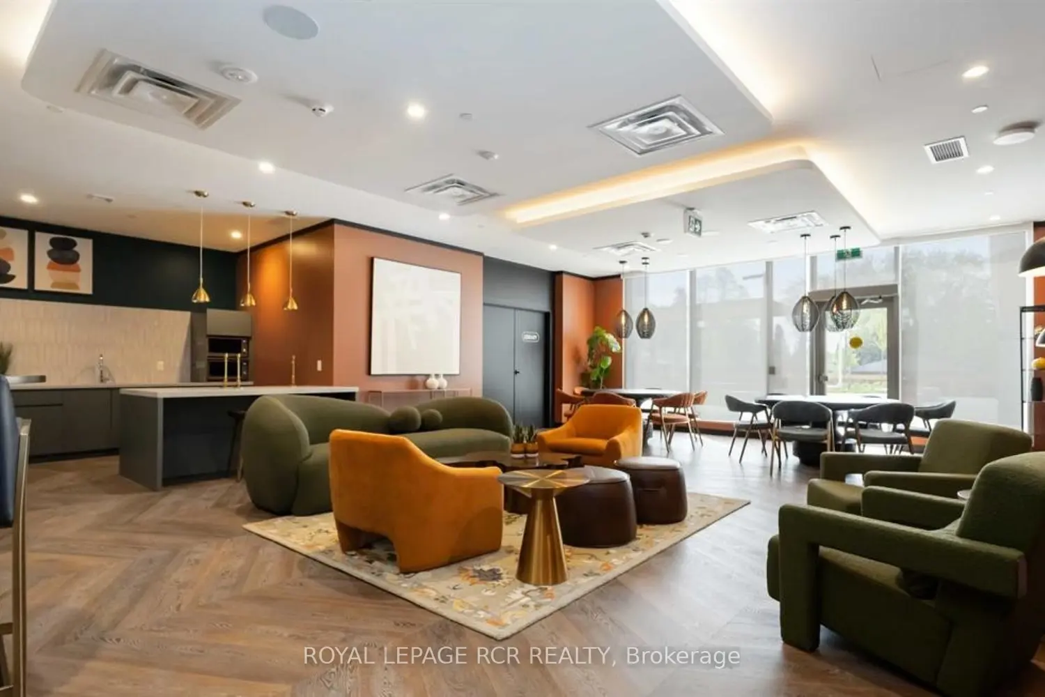 Additional image 10 of 689 The Queensway 321