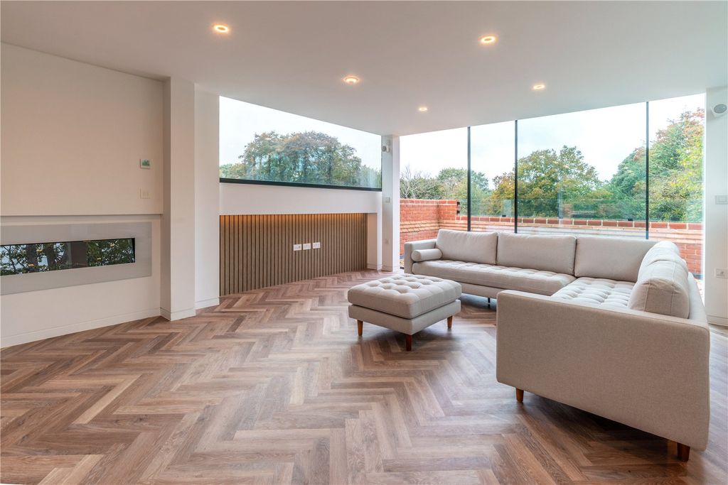 Additional image 2 of 3 bed flat for saleWoodredon Farm Lane, Epping, Essex EN9