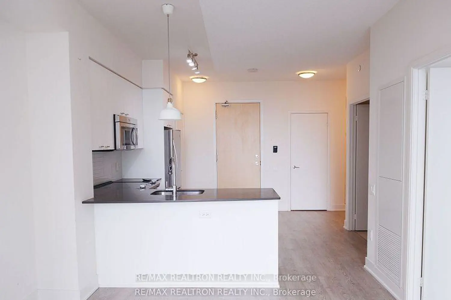 Additional image 4 of 30 Roehampton Avenue 1501