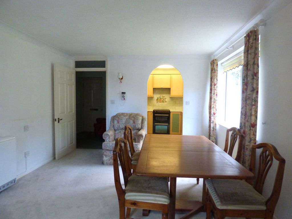 2 bed flat for salePriory Road, Malvern, Worcestershire WR14 photo 4