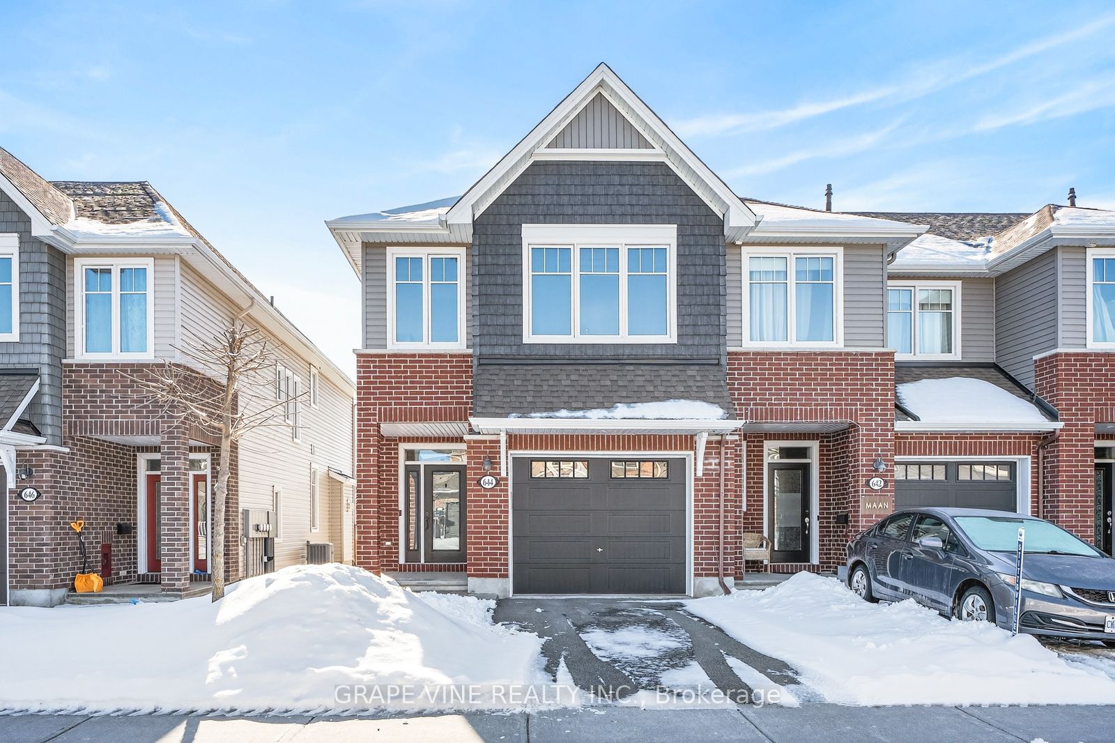 Primary image of 644 Vivera Place, Ottawa, ON, K2S 2N1