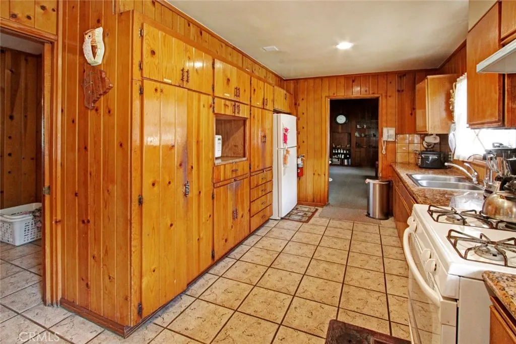 Additional image 10 of 8315 Sparton Ave, Panorama City, CA 91402