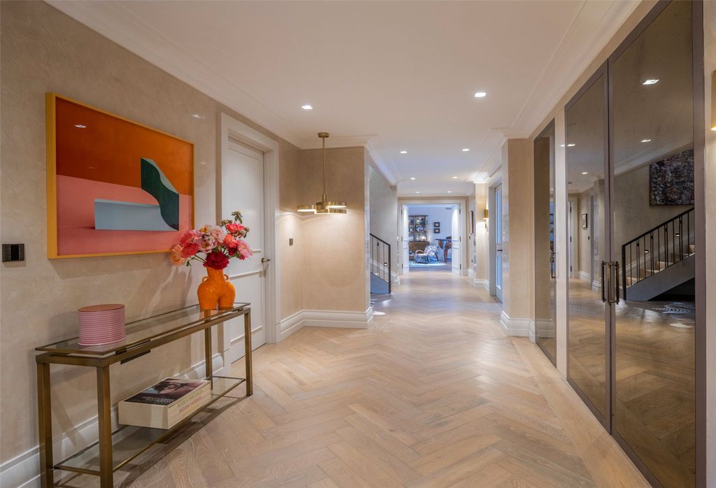 5 bed flat for salePark Crescent, London W1B photo 2