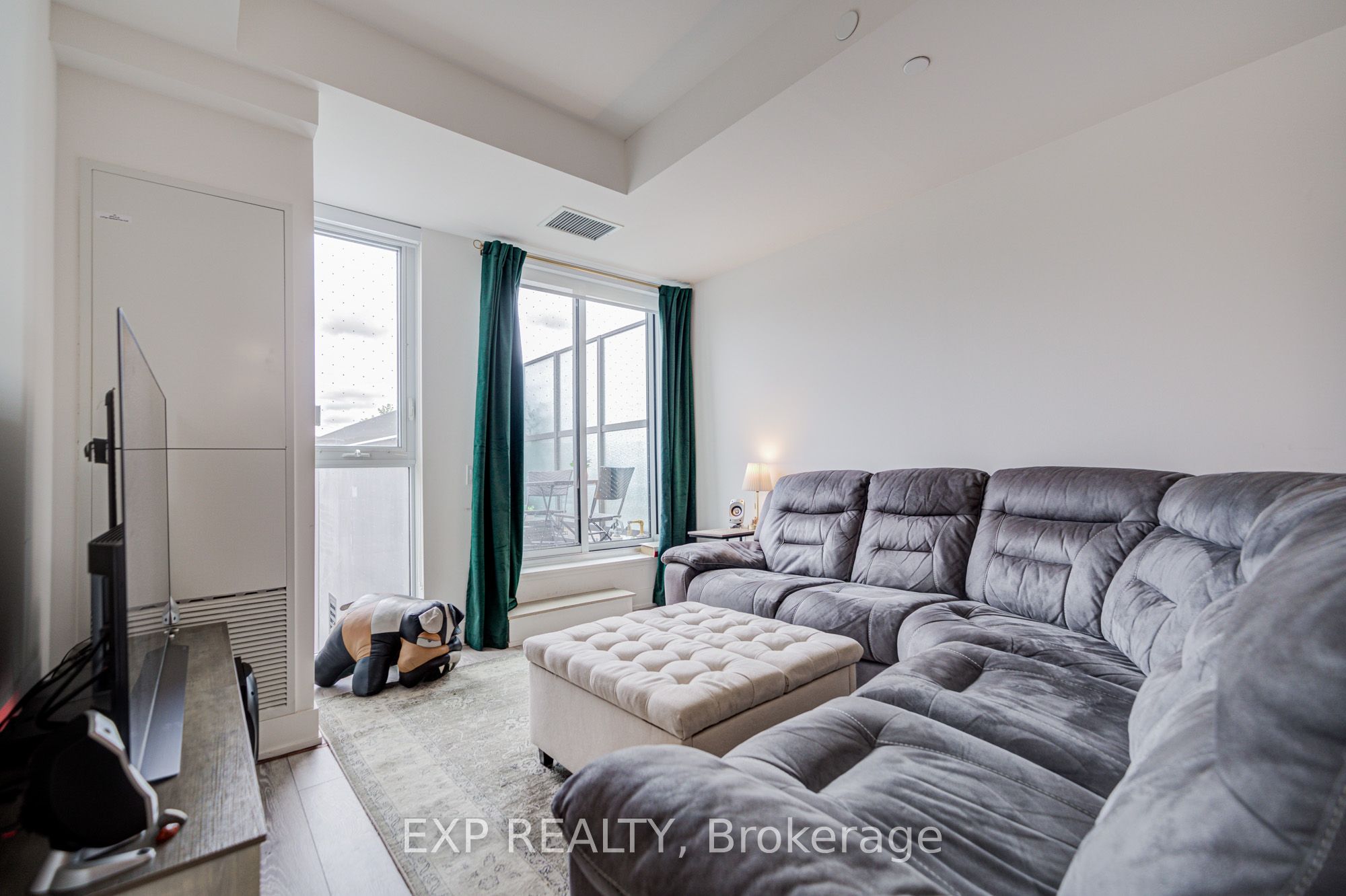 Additional image 4 of 211-1285 Queen Street E, Toronto, ON, M4L 1C2