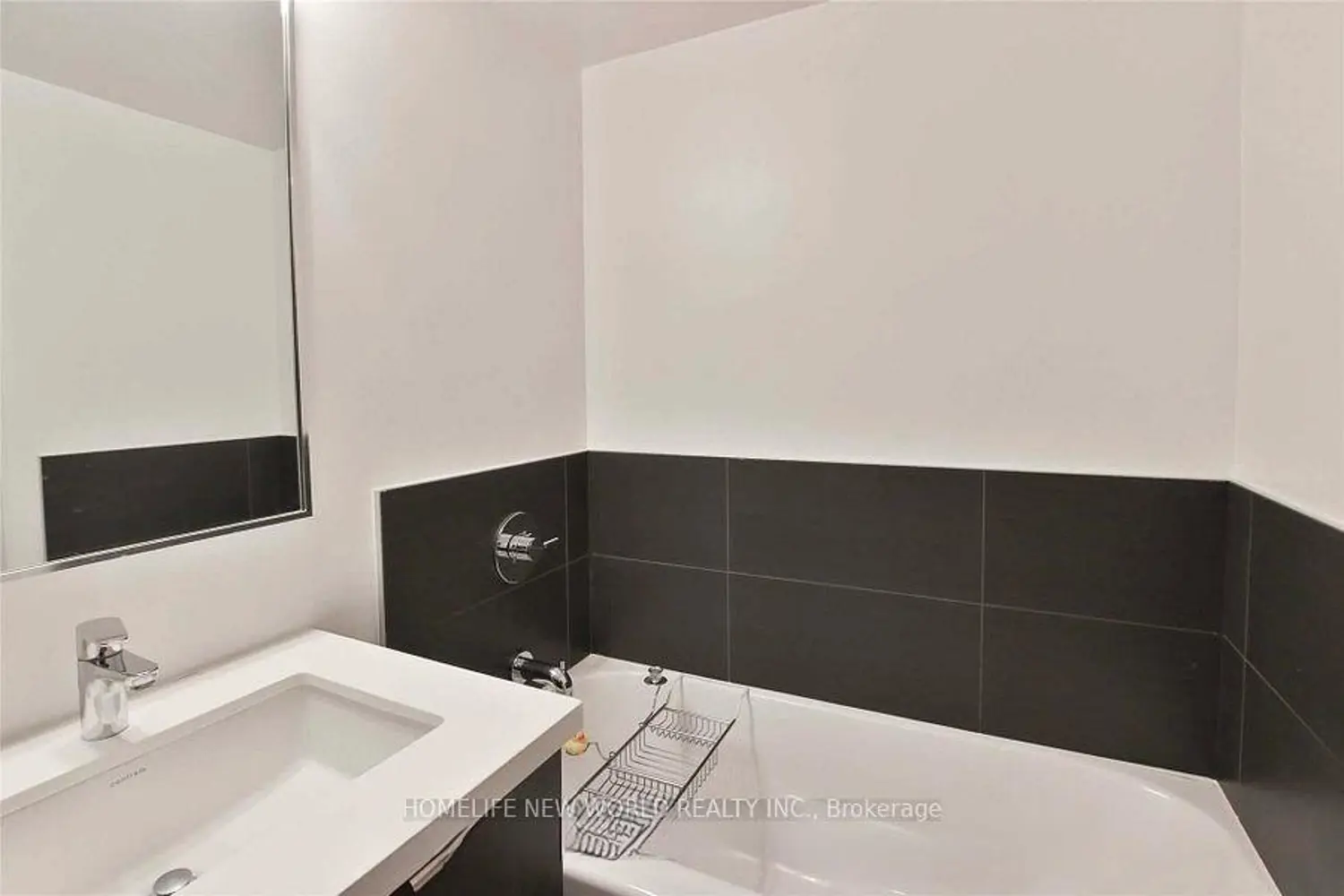 Additional image 13 of 155 Yorkville Avenue 2313