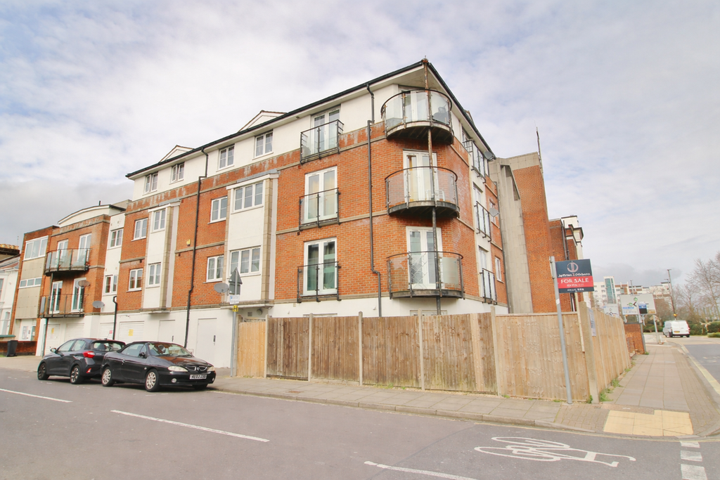 2 bed flat for saleMontgomerie Road, Southsea PO5