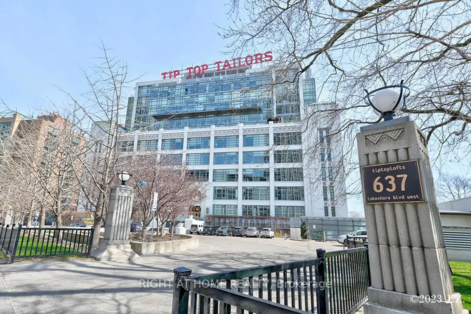 637 Lake Shore Boulevard 217