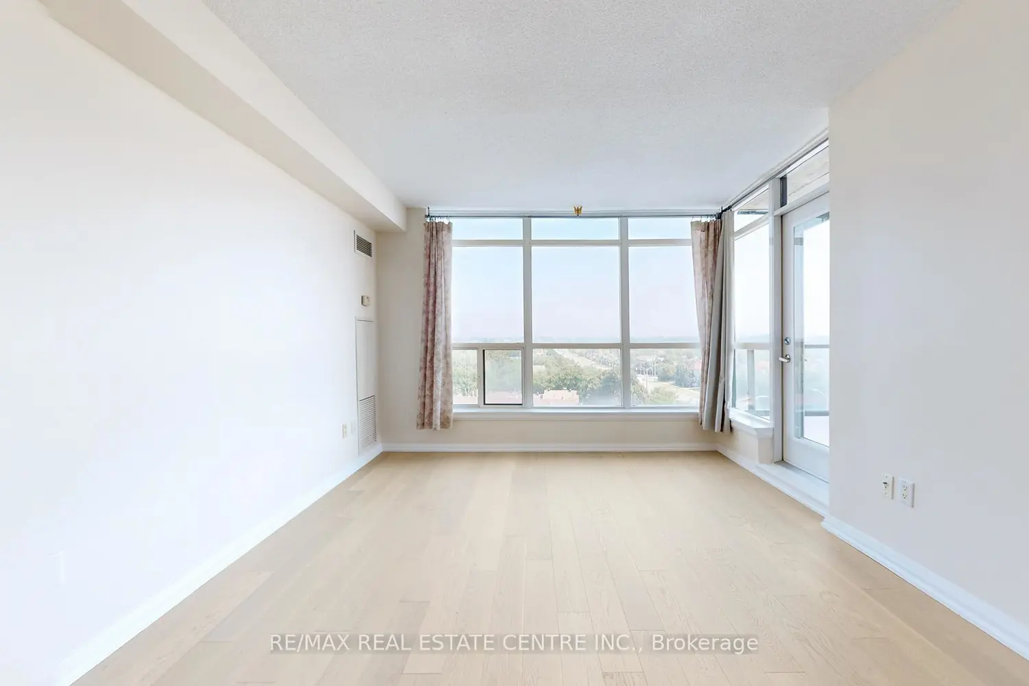 220 Forum Drive 613 photo 5