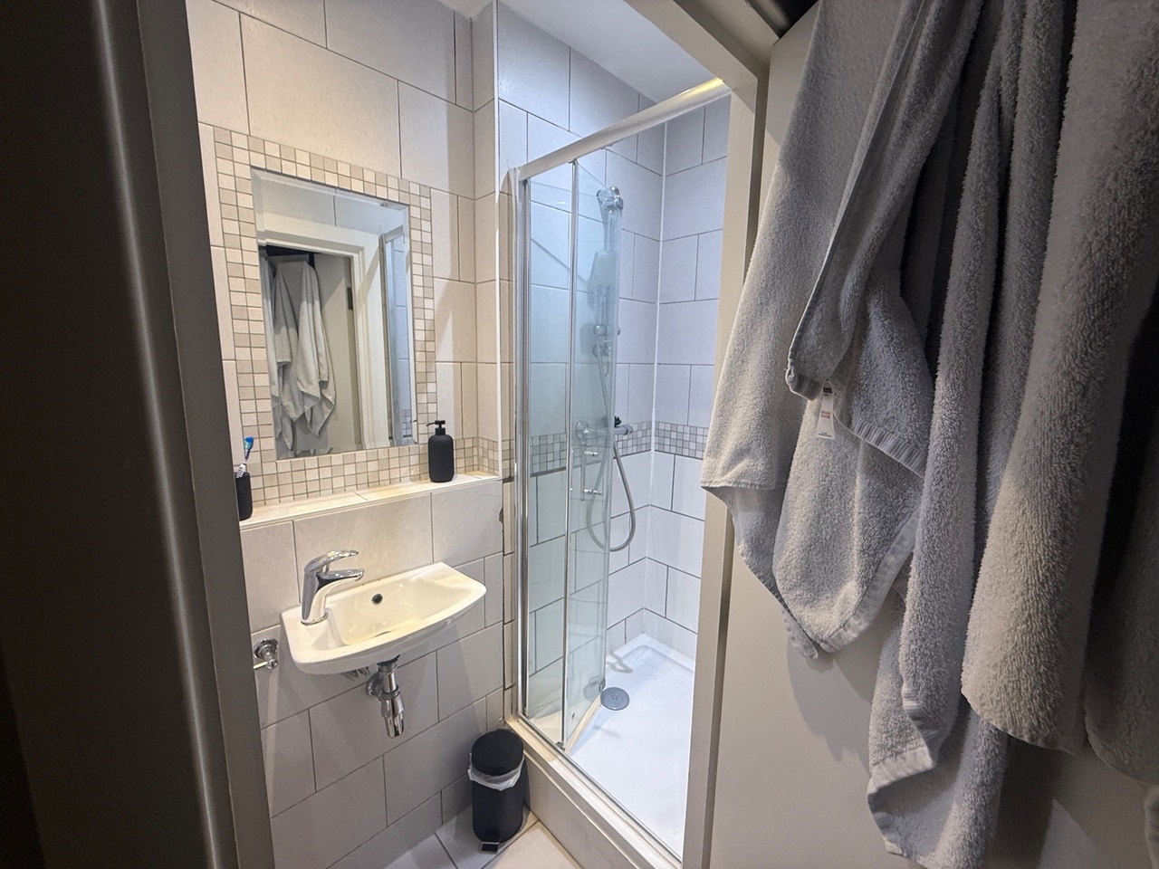 Additional image 6 of 3 Bed Flat, Tower House, E1, N1 7GU