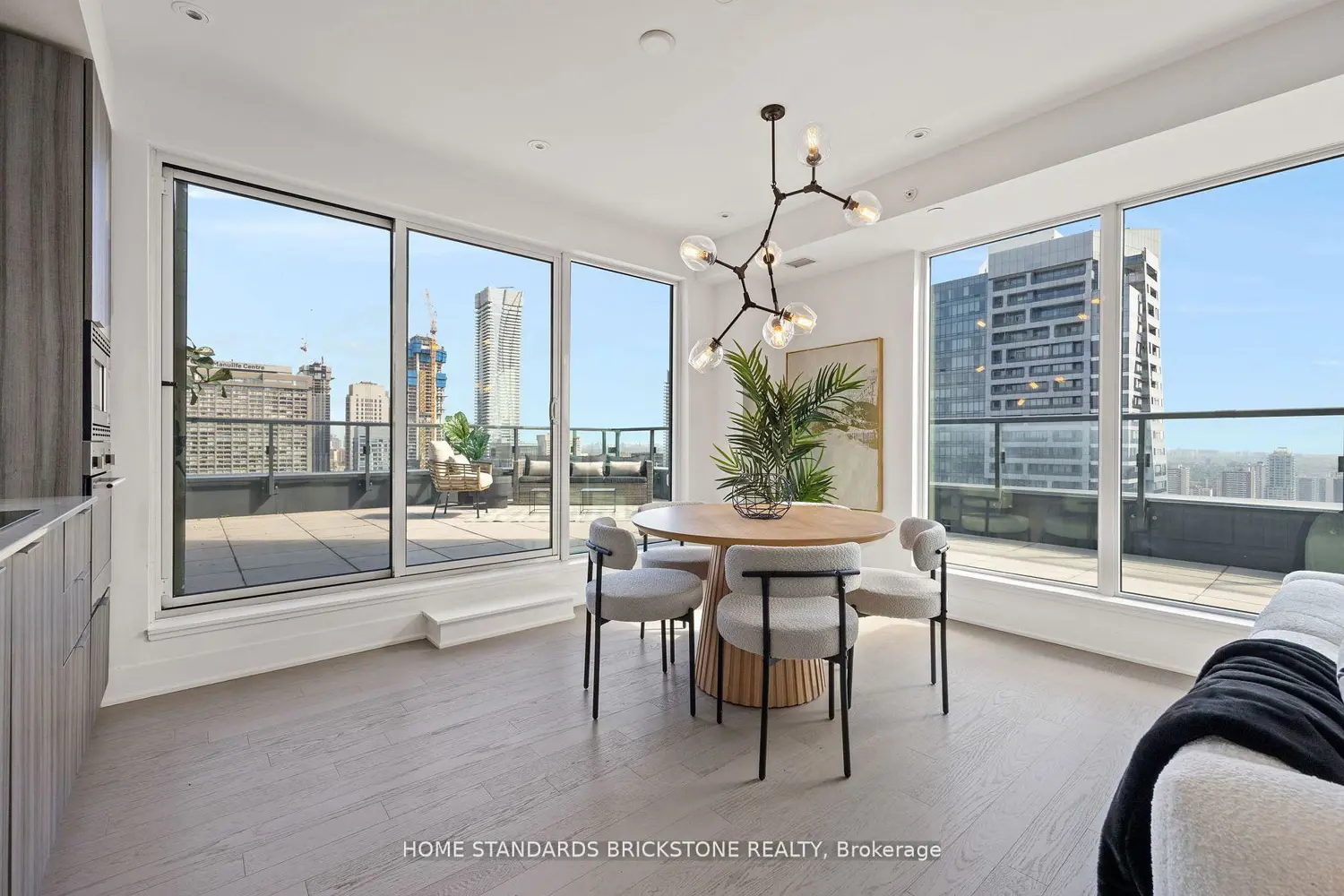 Additional image 10 of 955 Bay Street 3907