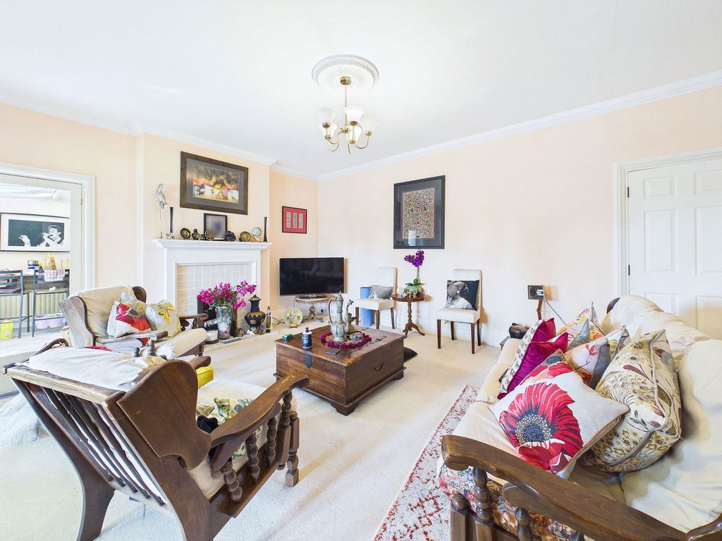 Additional image 5 of 3 bed flat for saleWhite House Court, Hawthorne Drive LE5