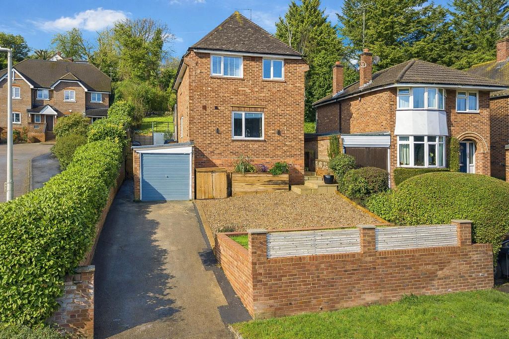 3 bed detached house for saleHemdean Road, Caversham RG4