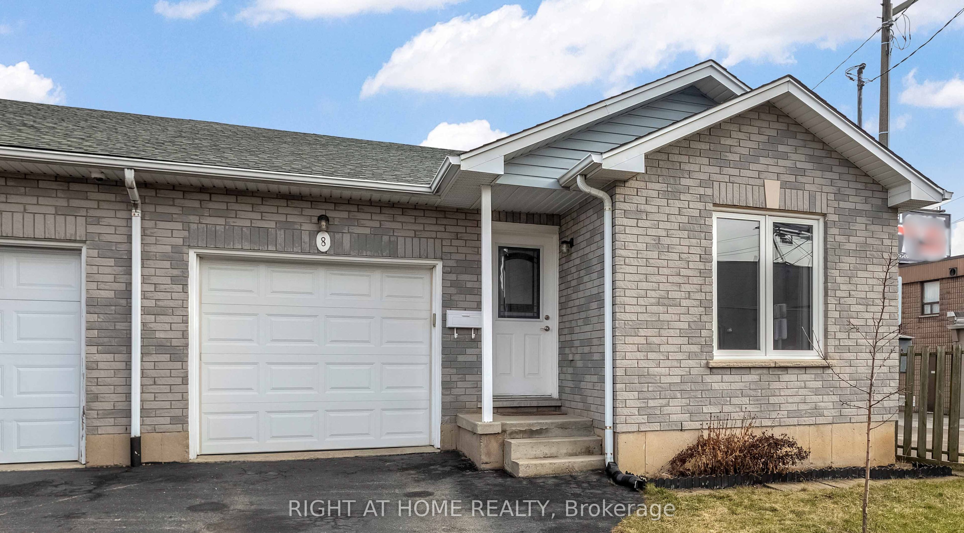 8 Brantdale Avenue, Hamilton, ON, L9C 1B7