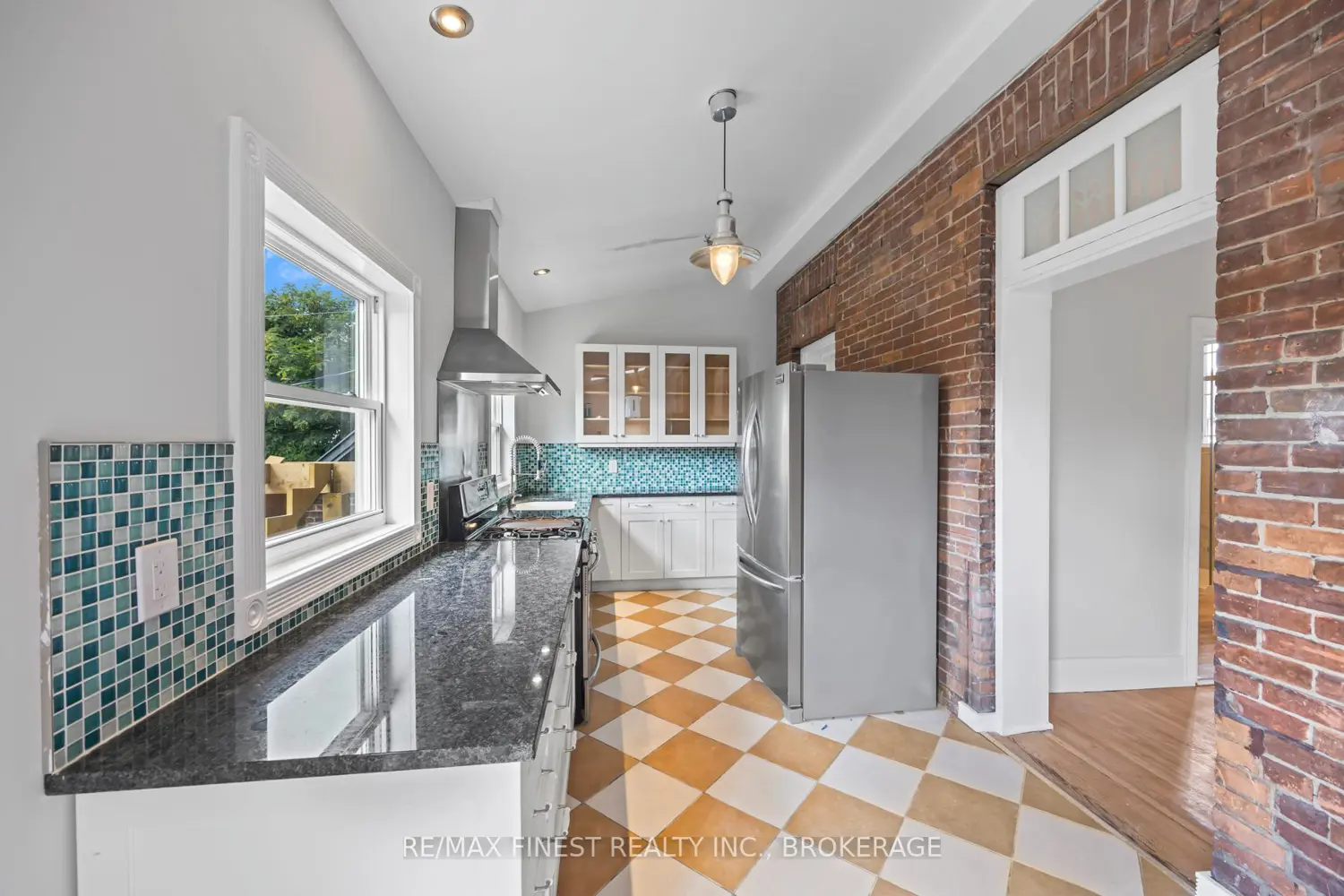 Additional image 18 of 10 Victoria Avenue