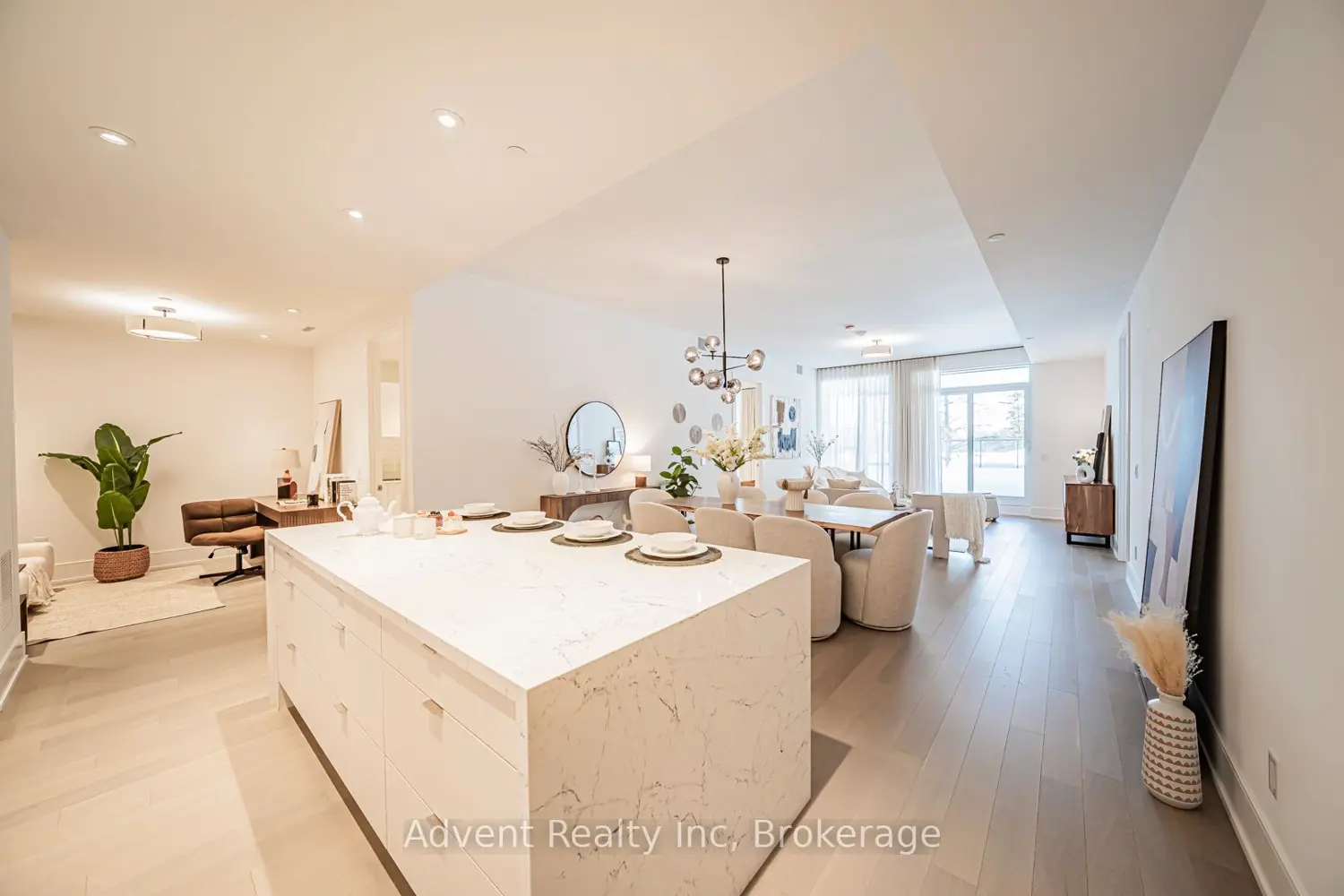 399 Royal Orchard Boulevard 103 photo 4