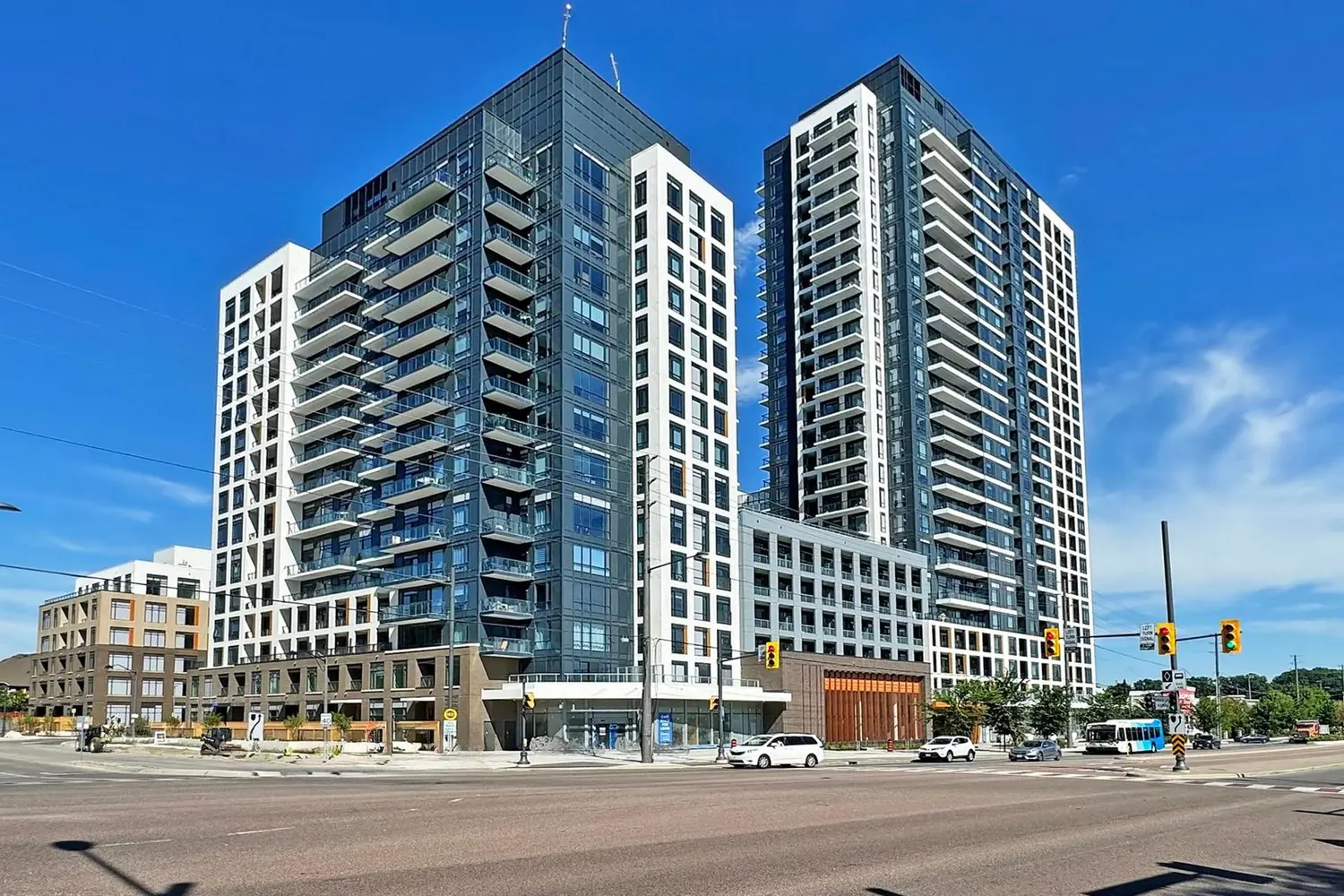7950 Bathurst Street 1106 photo 2