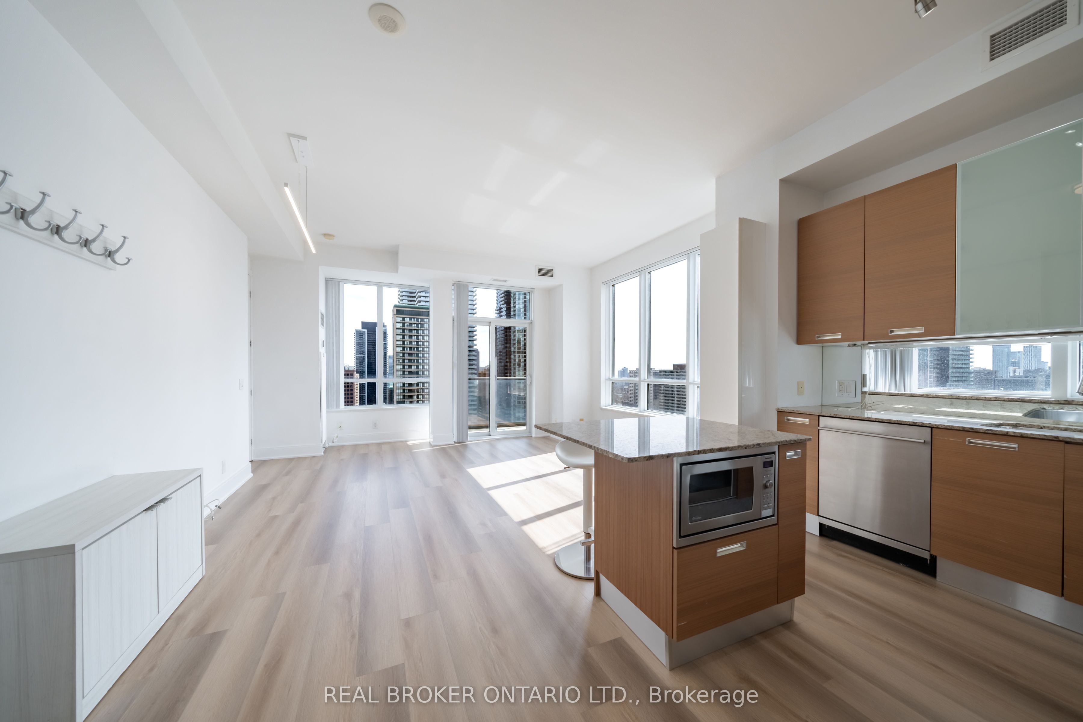 Additional image 4 of 2202-21 Balmuto Street, Toronto, ON, M4Y 1W4