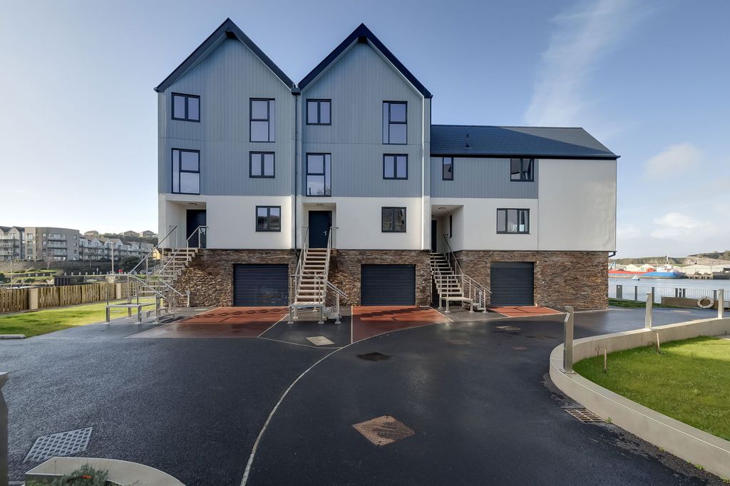 4 bed terraced house for saleBaylis Road, Oreston, Plymouth. PL9