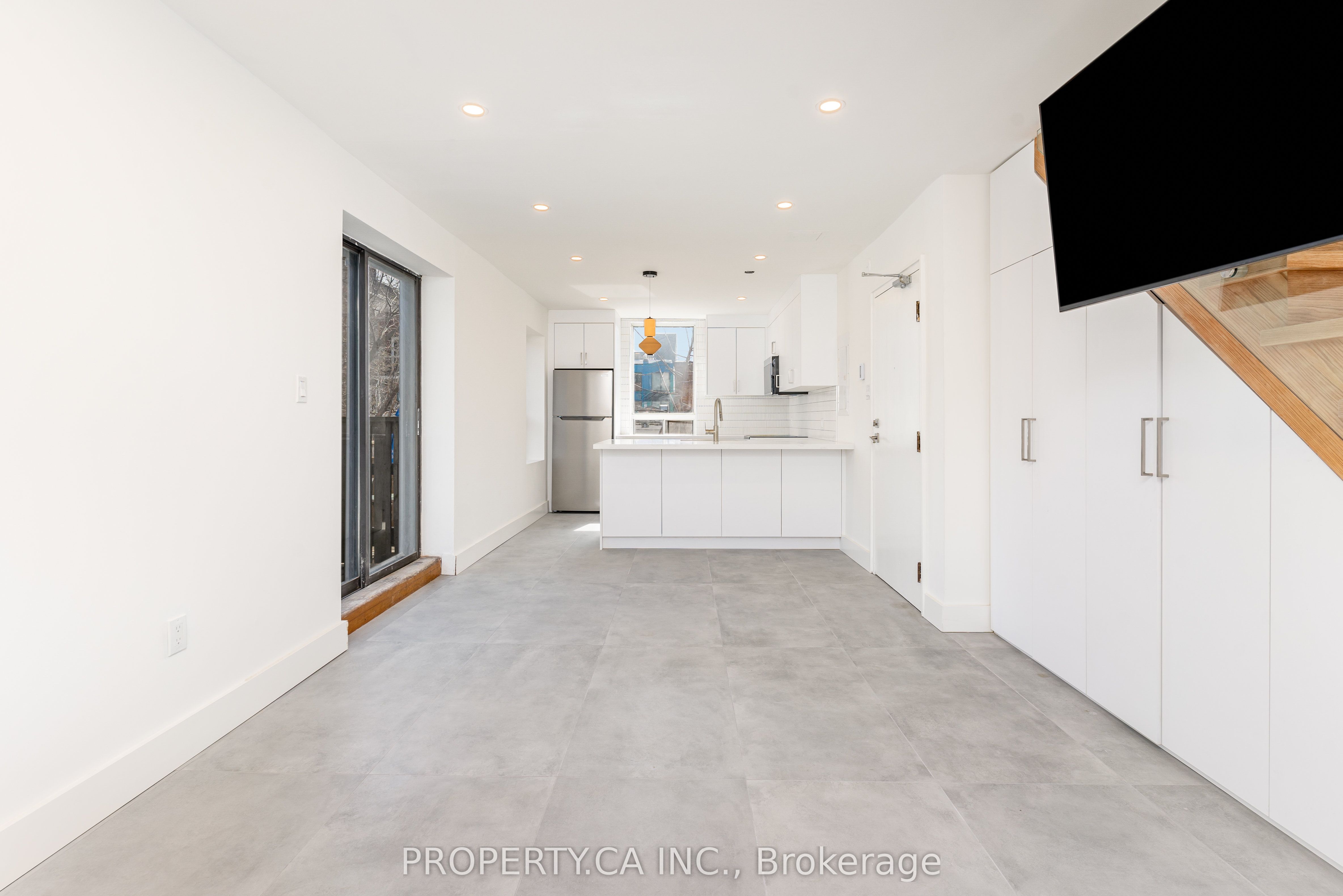 Suite 6-97 Lee Avenue, Toronto, ON, M4E 2P2 photo 5