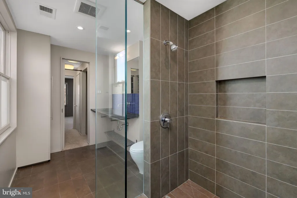 Additional image 23 of 721 D Street NE, Washington, DC 20002