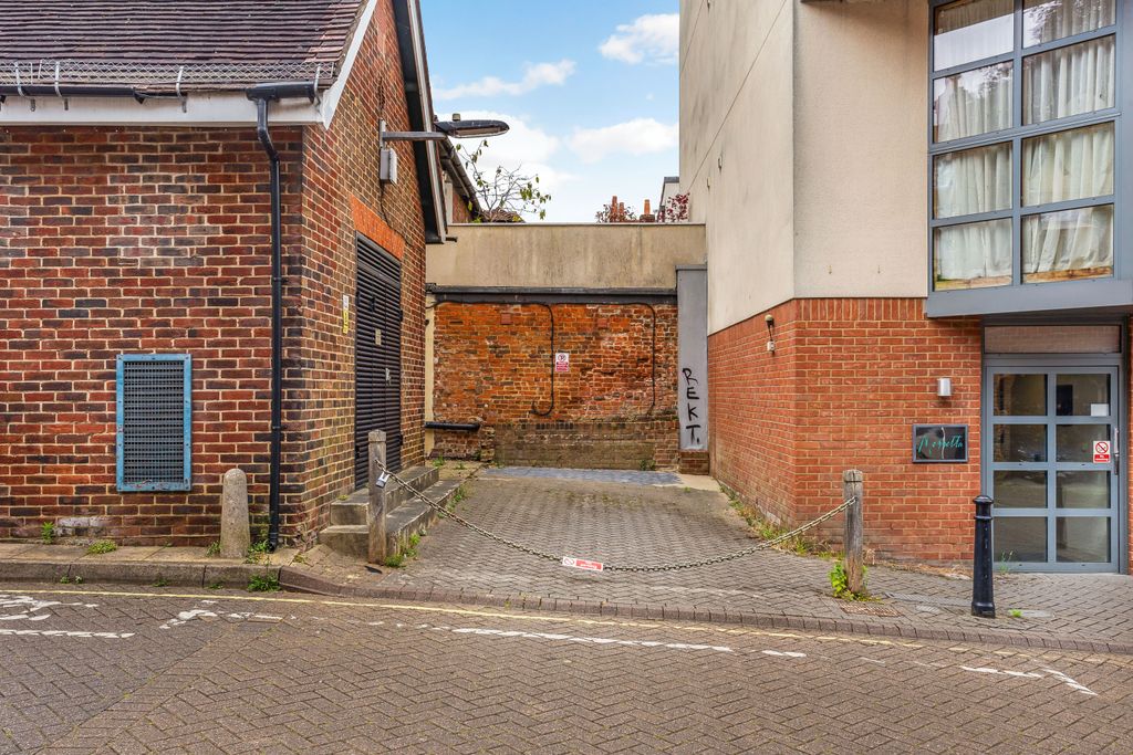 Additional image 9 of 2 bed flat for saleKings Head Yard, Winchester SO23