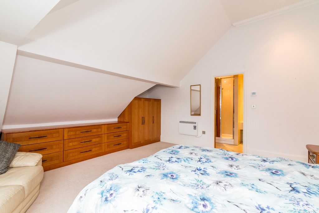 Additional image 16 of 3 bed flat for sale20 Royal Court Apartments, 60 - 66 Lichfield Road, Sutton Coldfield B74