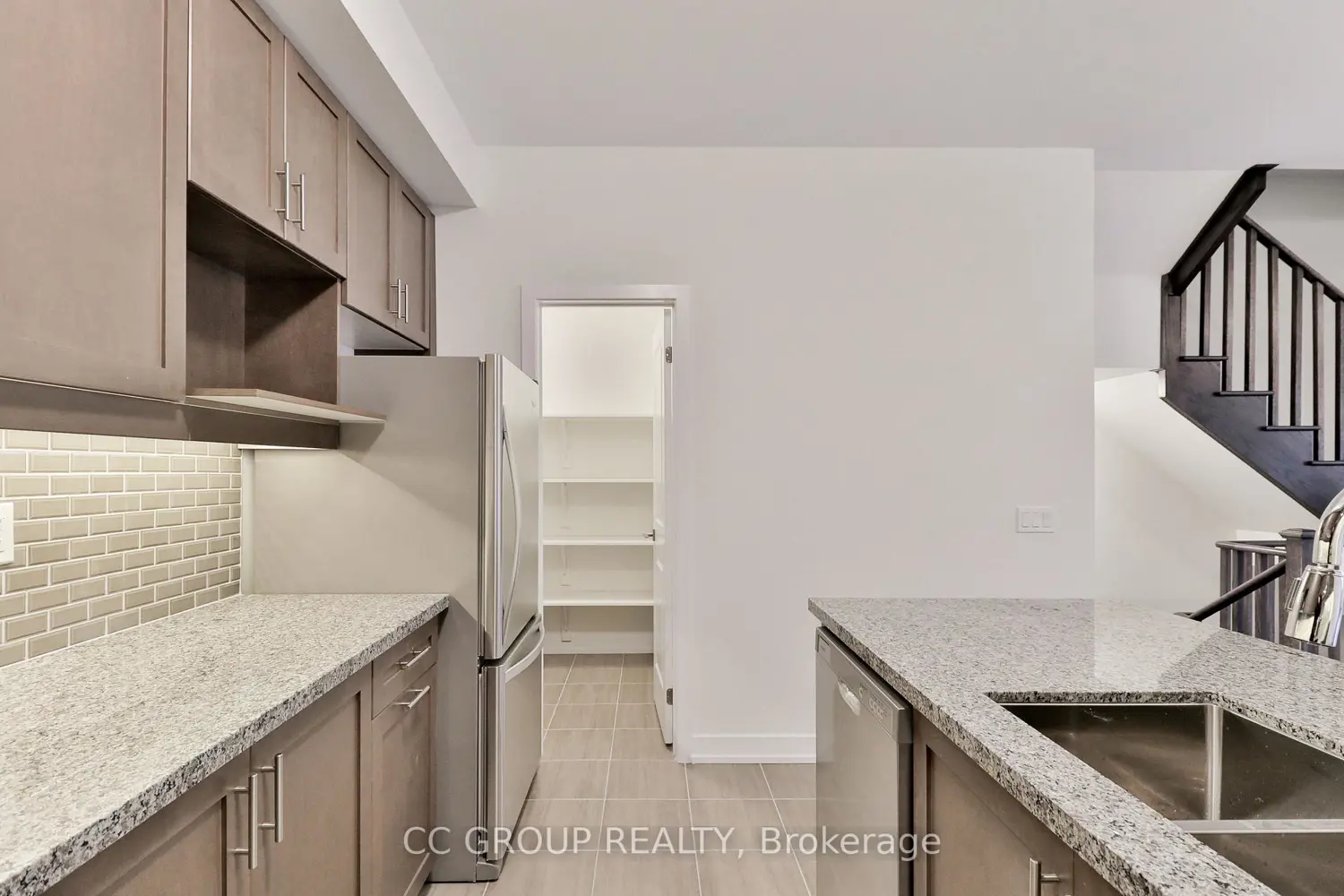24 William Shearn Crescent photo 4