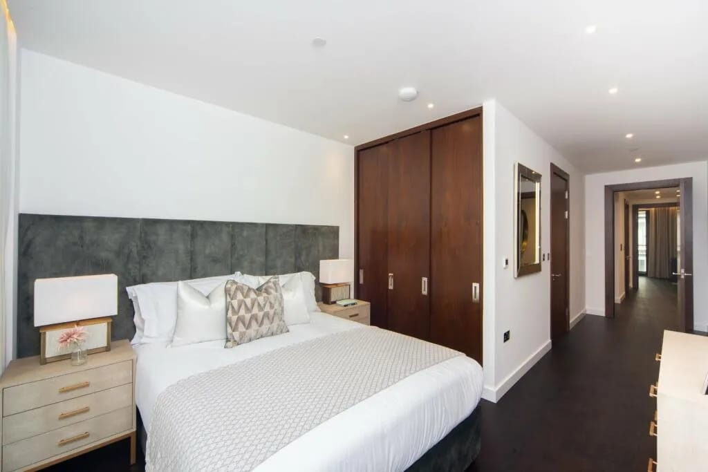 Additional image 7 of 2 Bed Flat, Charles Clowes Walk, SW11, N1 7GU