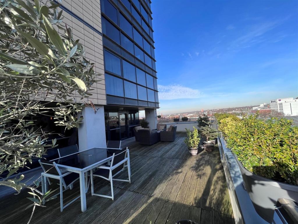 2 Bed Flat, Tempus Tower, M3, N1 7GU