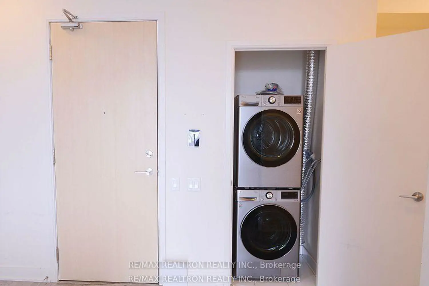 Additional image 13 of 30 Roehampton Avenue 1501