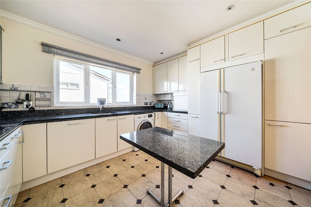 Additional image 11 of 4 bed flat for salePalm Court, 8 Coastguard Road, Budleigh Salterton, Devon EX9
