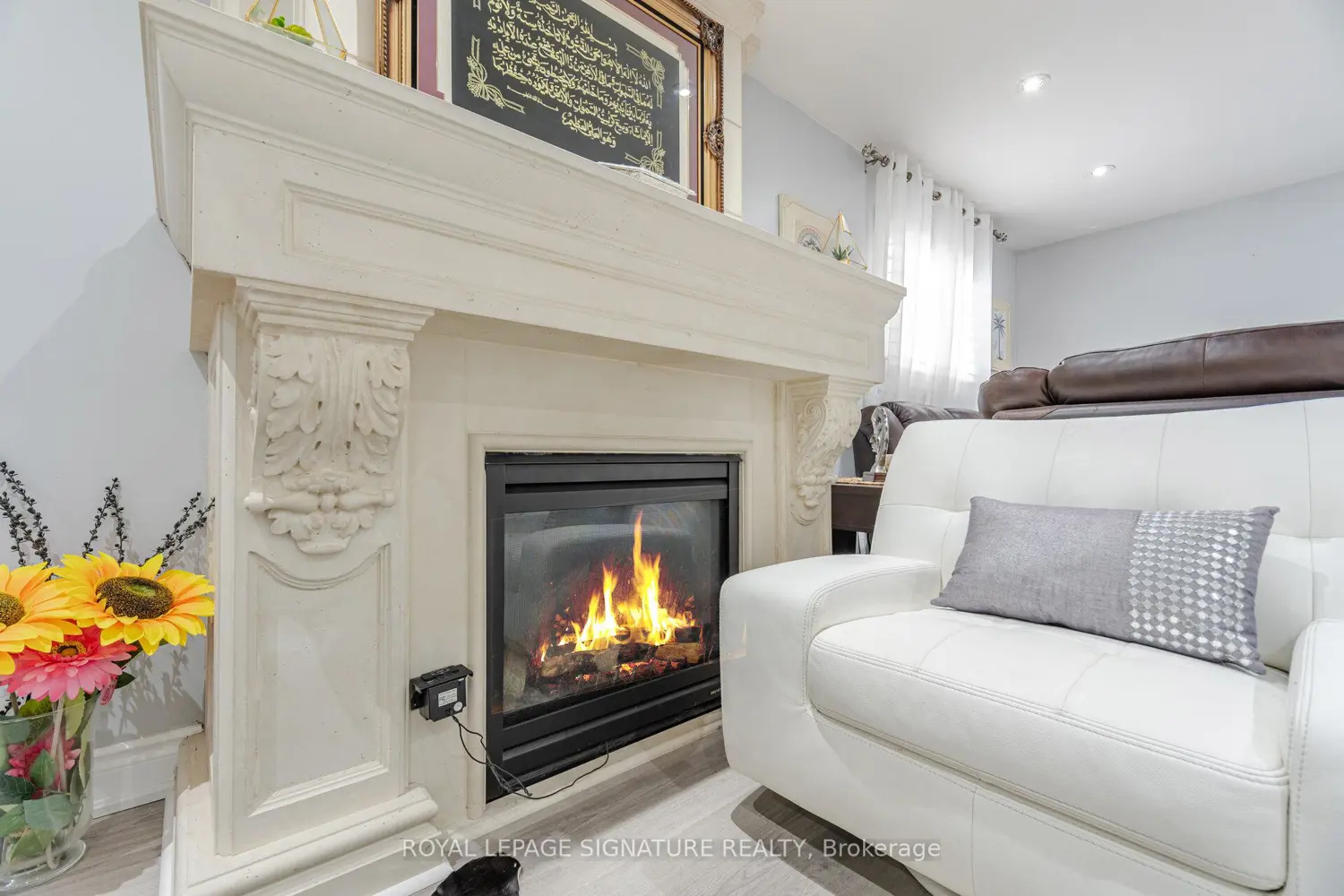 574 Antigua Crescent photo 4