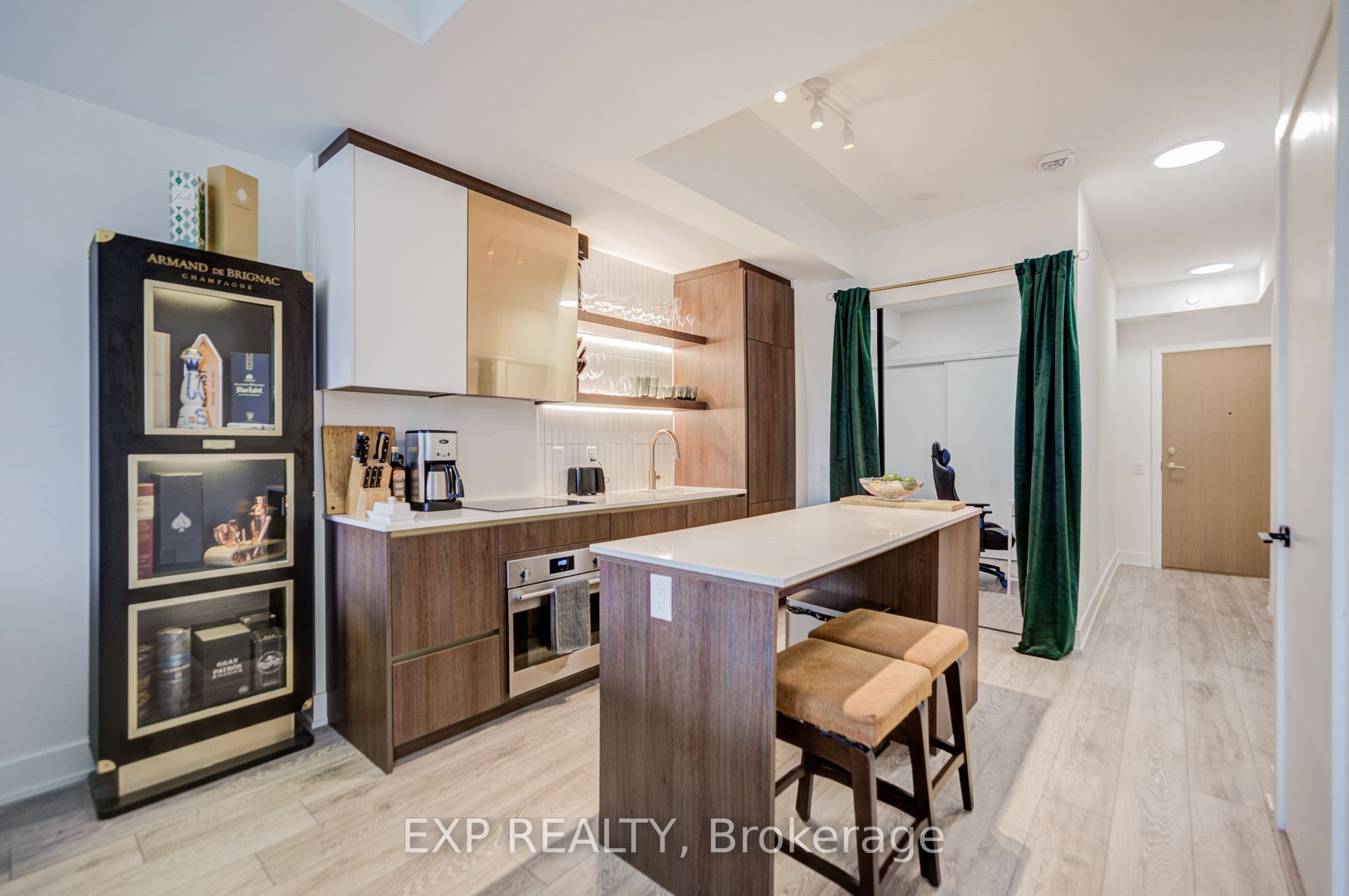 Additional image 3 of 211-1285 Queen Street E, Toronto, ON, M4L 1C2