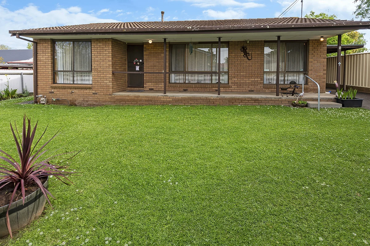 5 3 MILLMAN STREET, Hamilton VIC 3300