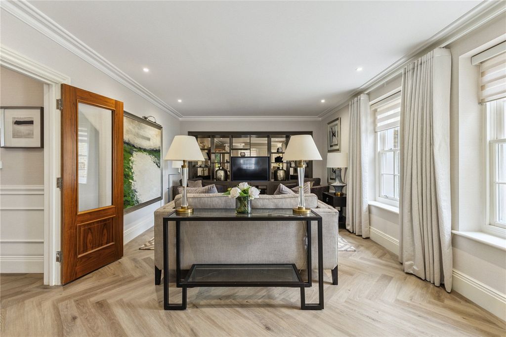 Additional image 6 of 2 bed flat for saleConnaught Square, Winchester, Hampshire SO22