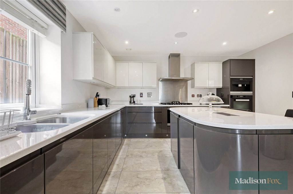 Additional image 13 of 4 bed flat for saleManor Road, Chigwell, Essex IG7