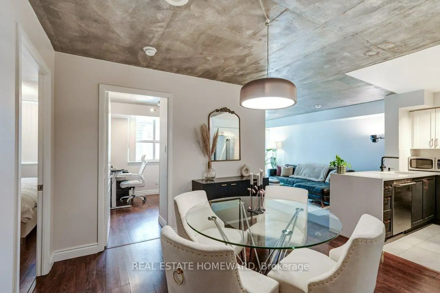 323 Richmond Street 1009 photo 5