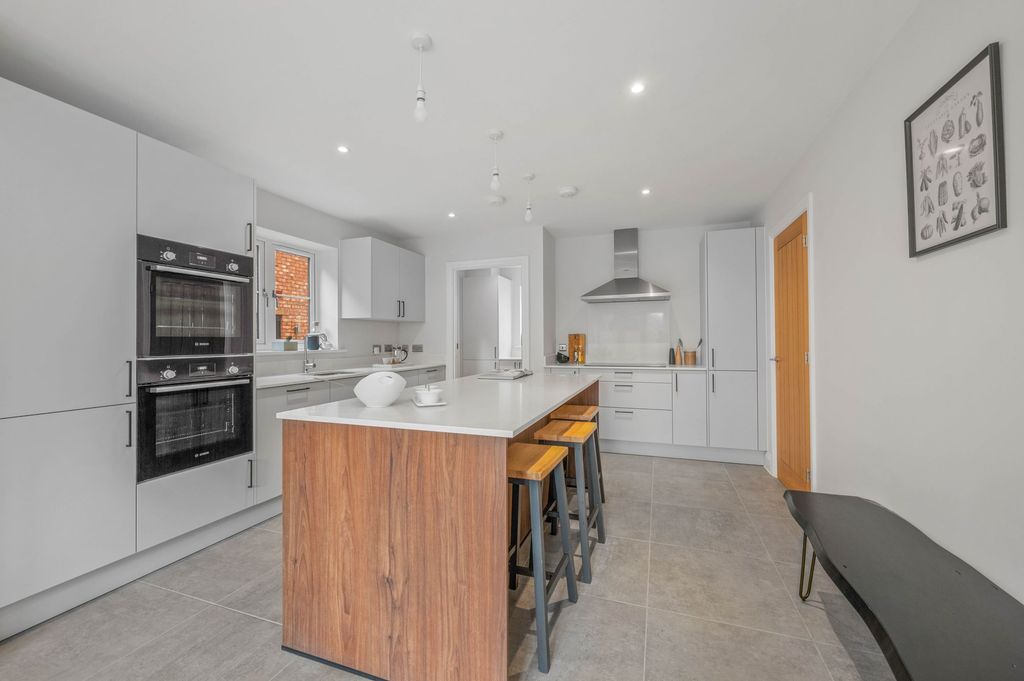 Additional image 7 of 5 bed detached house for saleSpa Farm Court, Bishopton CV37