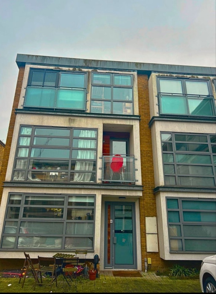 3 Bed Maisonette, Tanners Yard, E2, N1 7GU